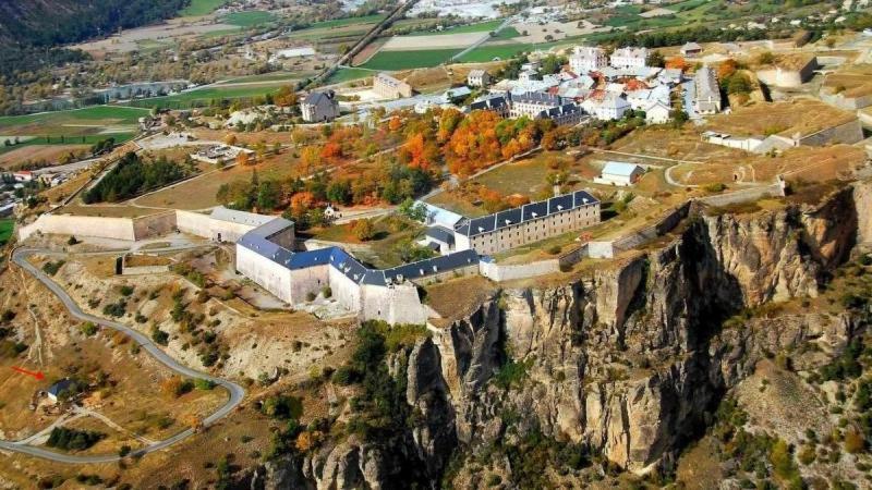 Corps De Garde De La Roche Villa Mont-Dauphin Dış mekan fotoğraf
